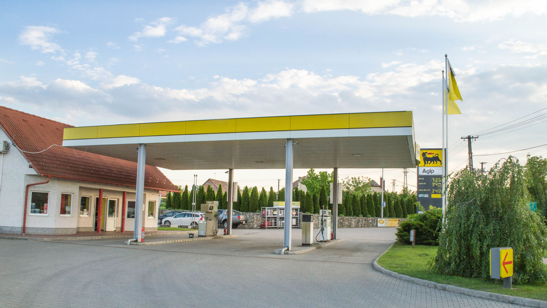 A csákvári töltőállomás